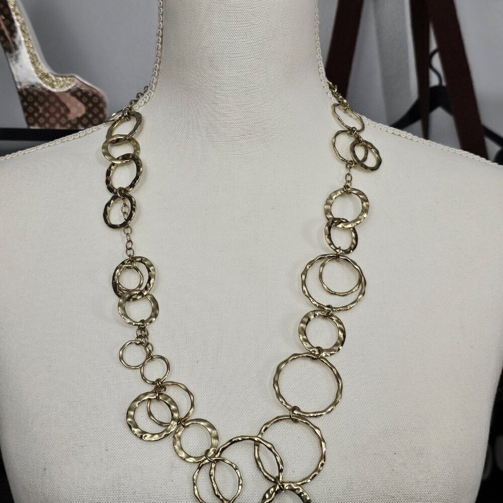 💥Vintage Gold Tone Hammered Disc Loop Link Statement Necklace - Picture 2 of 5